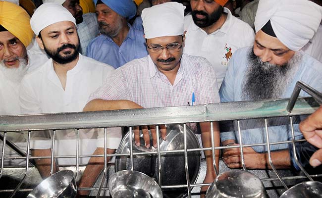 Arvind Kejriwal Cleans Dishes At Golden Temple To Say Sorry