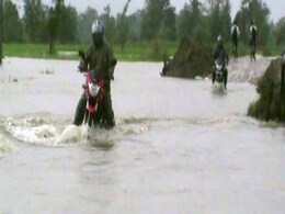 असम, बंगाल, उत्तराखंड भीषण बाढ़, देखें वहां के हालात को बयां करती तस्वीरें असम, बंगाल, उत्तराखंड भीषण बाढ़, देखें वहां के हालात को बयां करती तस्वीरें
