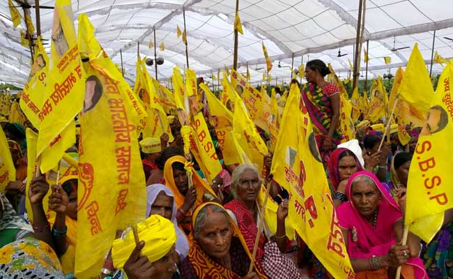 उत्तर प्रदेश : चुनाव के चौसर पर जाति की गोटियां बिछाने में जुटी बीजेपी