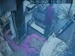 ठाणे : भिवंडी में जौहरी की दुकान से लाखों के गहने चोरी, सीसीटीवी में कैद हुई घटना