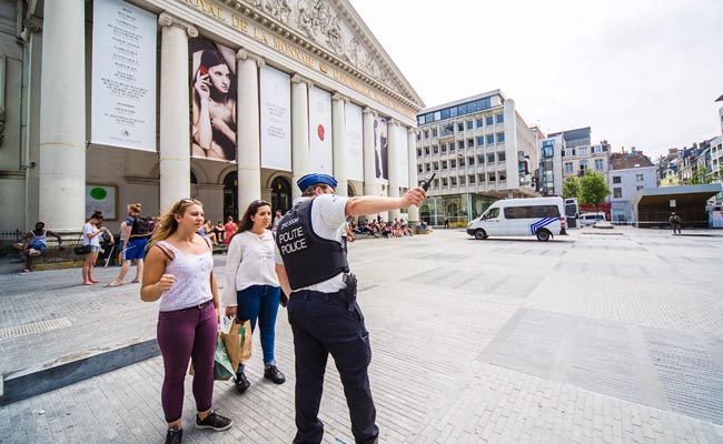 Brussels Police Surround 'Bomb Suspect', Cordon Off City Centre