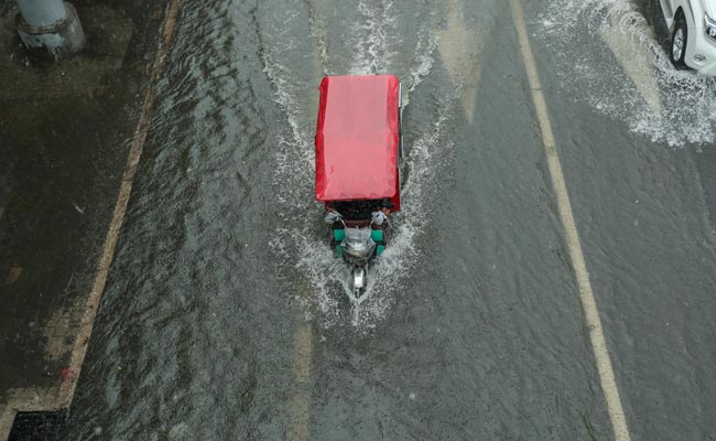 Heavy Rain Disrupts Trains, Flights In China's Beijing