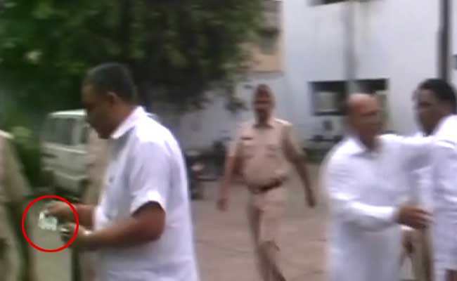 Caught On Camera: Ghaziabad Cops Accept 'Tip' From Former Lawmaker's Aide