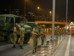 सेना के सत्ता पर काबिज होने के बाद तुर्की की राजधानी अंकारा में सुना गया ज़ोरदार धमाका