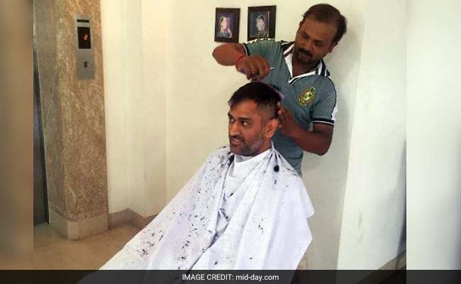 Here's Why MS Dhoni Is Captain Cool And 'Thalaivar' For His Fans!