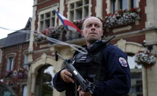 France Expels 2 Moroccans Considered Serious Security Threat