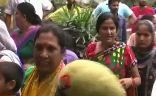 पिता दो हजार रुपए फीस नहीं भर पाया, बेटी ने आत्महत्या की