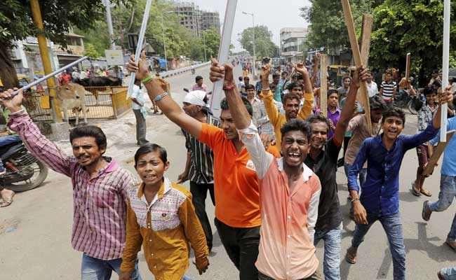 दलितों को पीटे जाने को लेकर गुजरात में विरोध-प्रदर्शन का दौर जारी