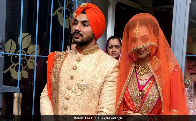 दलेर मेहंदी के बेटे गुरदीप ने NRI मॉडल से की शादी, मीका सिंह ने शेयर की तस्वीरें