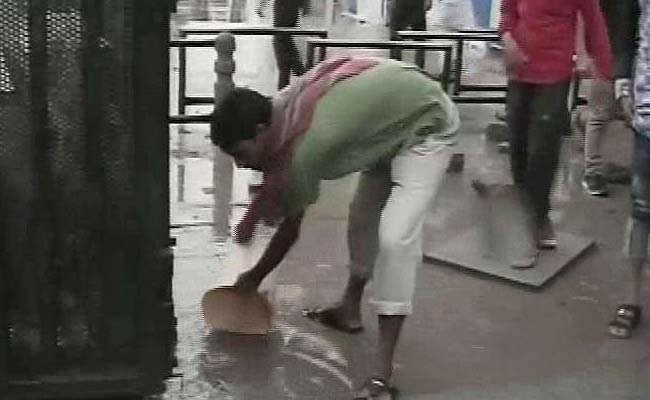 In A Flooded Gurgaon, An Auto Driver Helped Out. Here's How.