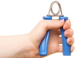 Here's What Your Hand Grip Strength Says About Your Heart Health Here's What Your Hand Grip Strength Says About Your Heart Health