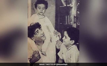 For Kapoor And Sons Pic Big B Asked Rishi Kapoor For Help In Advance He was named ranbirraj kapoor at birth, and was the eldest of he also had a sister by name urmila sial. sons pic big b asked rishi kapoor