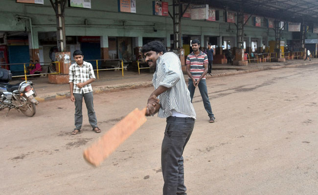 No Money for 35% Hike, Says Karnataka State Transport Chief On Bus Strike