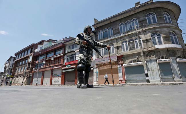 कश्मीर में आज 25वें दिन भी जारी है कर्फ्यू, कई इलाकों में धारा 144 लागू