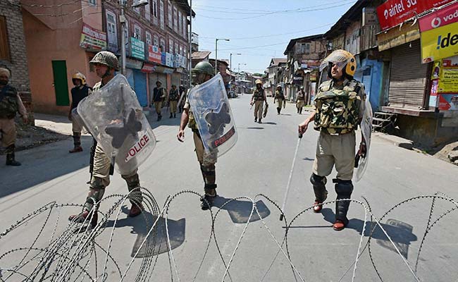 Home Secretary Rajiv Mehrishi Reviews Security Situation In Kashmir