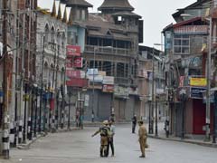कश्मीर के अनंतनाग, कुलगाम और पुलवामा जिलों में कर्फ्यू गुरुवार को भी जारी