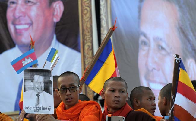 Thousands In Funeral March For Dead Cambodia Activist