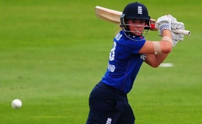 धोनी ही नहीं, इंग्‍लैंड की यह महिला क्रिकेटर भी खेलती है 'हेलिकॉप्‍टर शॉट', देखें वीडियो ...