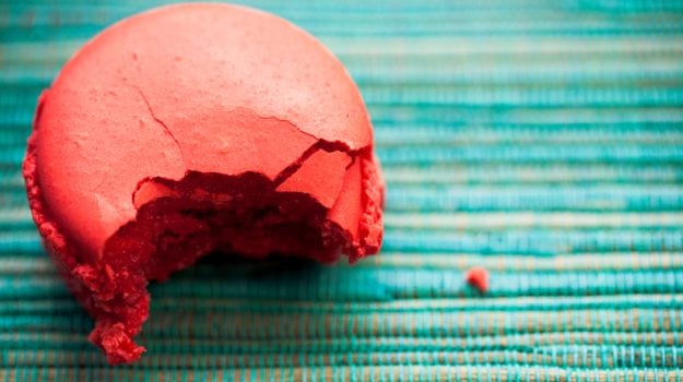 macaron red