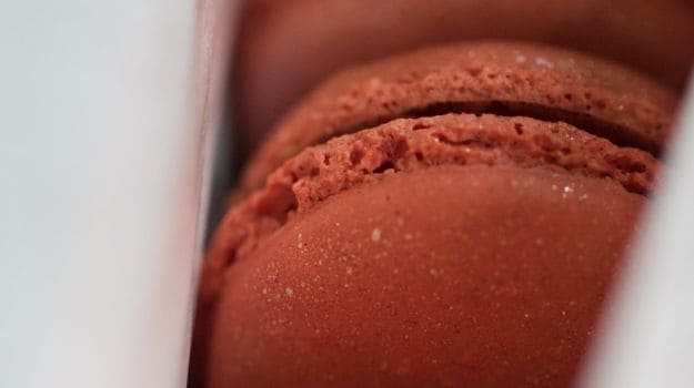 chocolate macaron