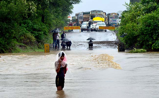देश के कई हिस्से बारिश और बाढ़ से त्रस्त : मध्य प्रदेश, असम, महाराष्ट्र में हाल बुरे