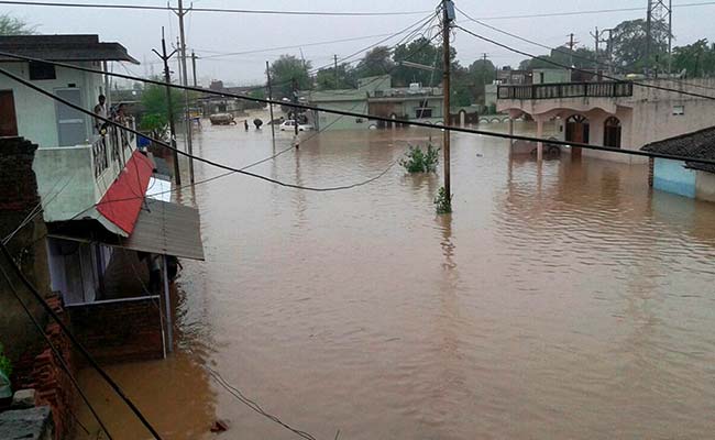 Rajnath Singh Talks To Madhya Pradesh Chief Minister On Flood Situation