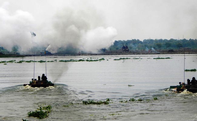 सेना का अभ्यास 'मेघ प्रहार', दिल्ली से करीब यमुना नदी में ताकत का प्रदर्शन