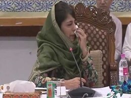 जम्मू-कश्मीरः राज्यपाल सत्यपाल मलिक ने लिए तीन ऐसे फैसले, जिस पर भड़क उठीं महबूबा मुफ्ती जम्मू-कश्मीरः राज्यपाल सत्यपाल मलिक ने लिए तीन ऐसे फैसले, जिस पर भड़क उठीं महबूबा मुफ्ती