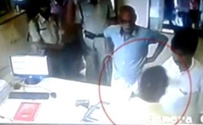 बिहार : बलरामपुर से भाकपा विधायक महबूब आलम की दबंगई, बैंक मैनेजर को थप्पड़ मारा