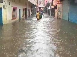 मध्य प्रदेश में भारी बारिश से आफत, अब तक 15 लोगों की मौत मध्य प्रदेश में भारी बारिश से आफत, अब तक 15 लोगों की मौत