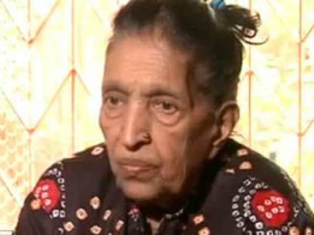 Singer Mubarak Begum Dies at 80