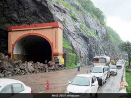 Senior Executive, Wife Killed In Accident On Mumbai-Pune Expressway Senior Executive, Wife Killed In Accident On Mumbai-Pune Expressway