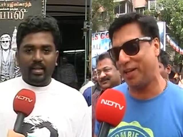 For Kabali, Mumbai's Rajini Fans Lined up Outside Aurora Talkies at 4 AM