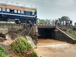 Train Derailed, Cars Washed Away As Flash Floods Strike Parts Of Maharashtra Train Derailed, Cars Washed Away As Flash Floods Strike Parts Of Maharashtra