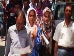 Medical Exam Briefly Breathes Life Into Srinagar Amid Lockdown Medical Exam Briefly Breathes Life Into Srinagar Amid Lockdown