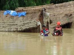 नेपाल में बाढ़ और भूस्खलन से भारी तबाही, 54 लोगों की मौत, हजारों विस्थापित नेपाल में बाढ़ और भूस्खलन से भारी तबाही, 54 लोगों की मौत, हजारों विस्थापित