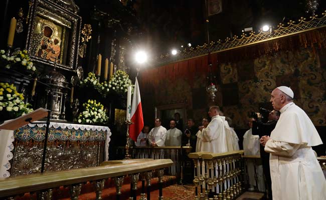 Pope Thanks Poland For Clinging To Faith In Difficult Times