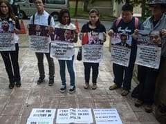 2 Dozen Chinese Relatives Of MH370 Passengers Stage Protest
