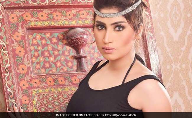 पाकिस्तानी मॉडल कंदील बलोच के पिता ने कहा कि उनके बेटे को 'गोली' मार देनी चाहिए