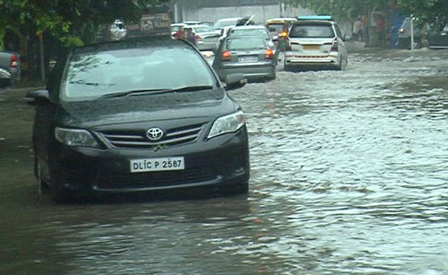 Weather Update: देश के कई राज्यों में सोमवार को झमाझम बारिश की संभावना, जानें कैसा रहेगा दिल्ली का मौसम