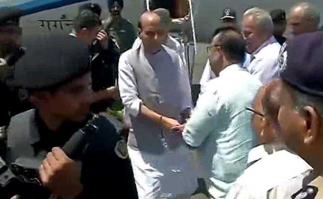 Traders Refuse To Meet Home Minister In Violence-Hit Kashmir