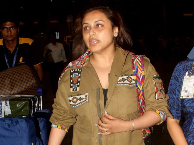 Rani Mukerji Spotted at Mumbai Airport. Everyone is Happy to See Her