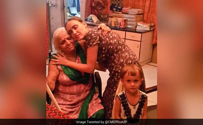 अखिलेश यादव को किए सुषमा स्‍वराज के ट्वीट के बाद परिवार के साथ हुआ विदेशी बहू का मिलन