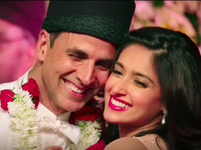 Akshay Kumar, Ileana D'Cruz Look Like Love Never Dies in New <I>Rustom</i> Song