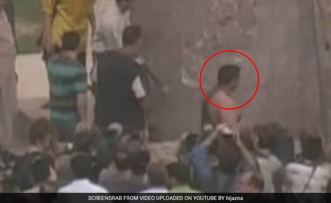 Iraqi Man Who Took A Sledgehammer To Saddam Hussein's Statue Wants Him Back