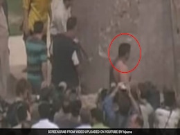 Iraqi Man Who Took A Sledgehammer To Saddam Hussein's Statue Wants Him Back Iraqi Man Who Took A Sledgehammer To Saddam Hussein's Statue Wants Him Back
