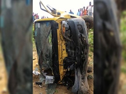 दिल्ली: मंगोल पुरी में स्कूल वैन पलटी, कई बच्चे घायल, 1 बच्चे की हालत गंभीर दिल्ली: मंगोल पुरी में स्कूल वैन पलटी, कई बच्चे घायल, 1 बच्चे की हालत गंभीर