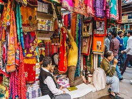 स्ट्रीट शॉपिंग के दौरान आपके पास होनी चाहिए ये 7 चीजें, वरना.... स्ट्रीट शॉपिंग के दौरान आपके पास होनी चाहिए ये 7 चीजें, वरना....