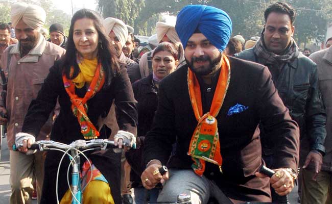 Congress Not A Good Match, Suggests Navjot Singh Sidhu's Wife. Over To AAP