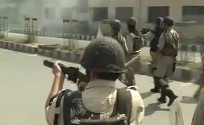 6 Hurt As Protesters Clash With Police In Kashmir After Eid Prayers